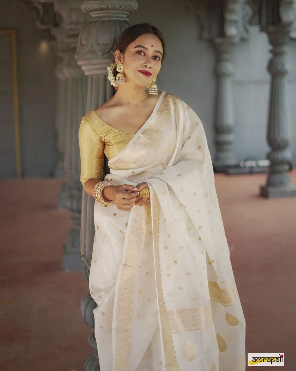 Delectable White Soft Silk Saree With Palimpsest Blouse Piece