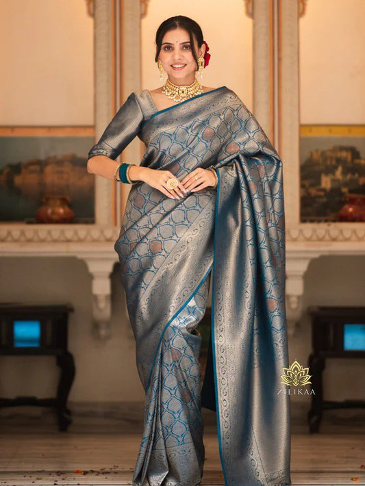 Splendorous Rama Kanjivaram Silk Saree With Felicitous Blouse Piece