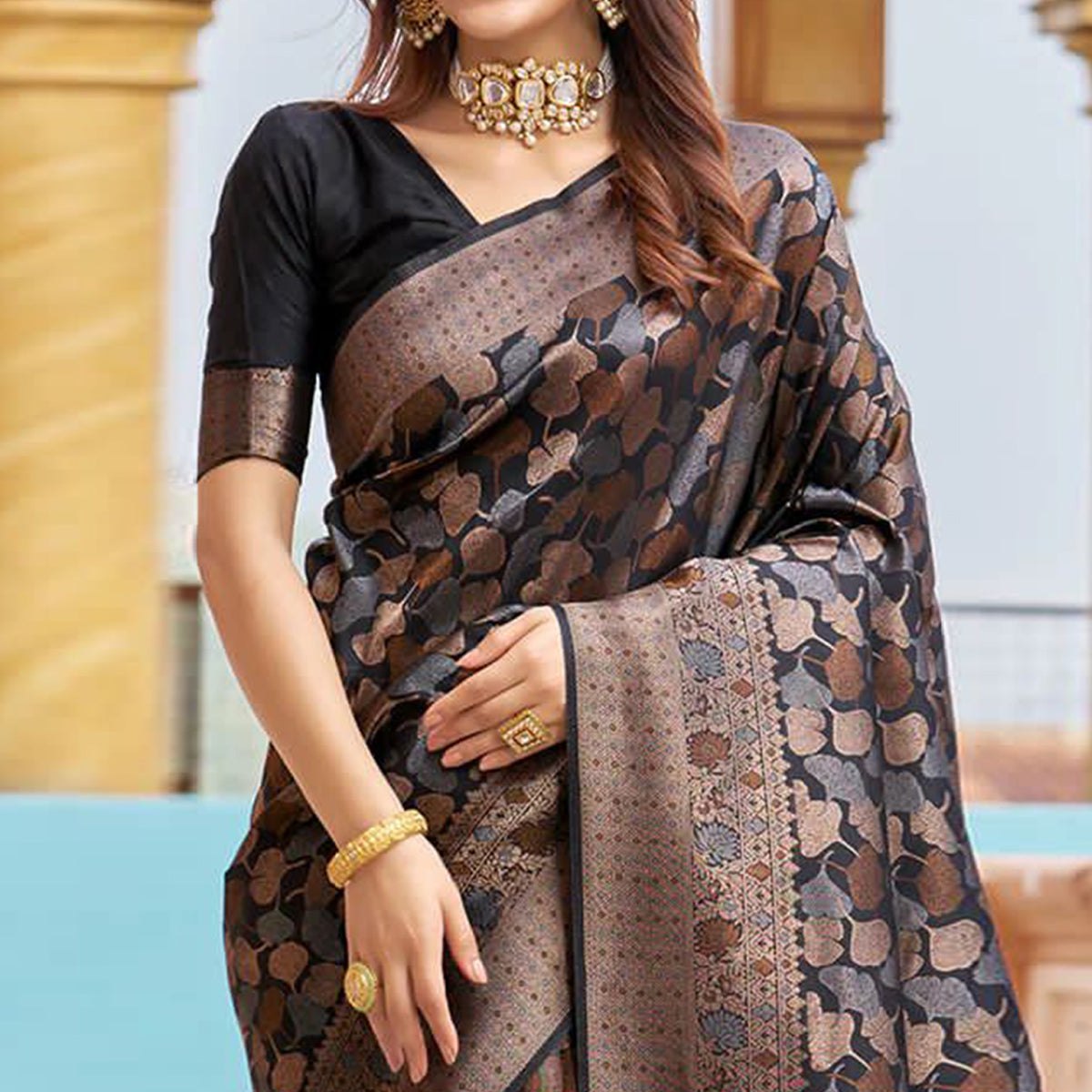 Beauteous Black Soft Silk Saree With Twirling Blouse Piece