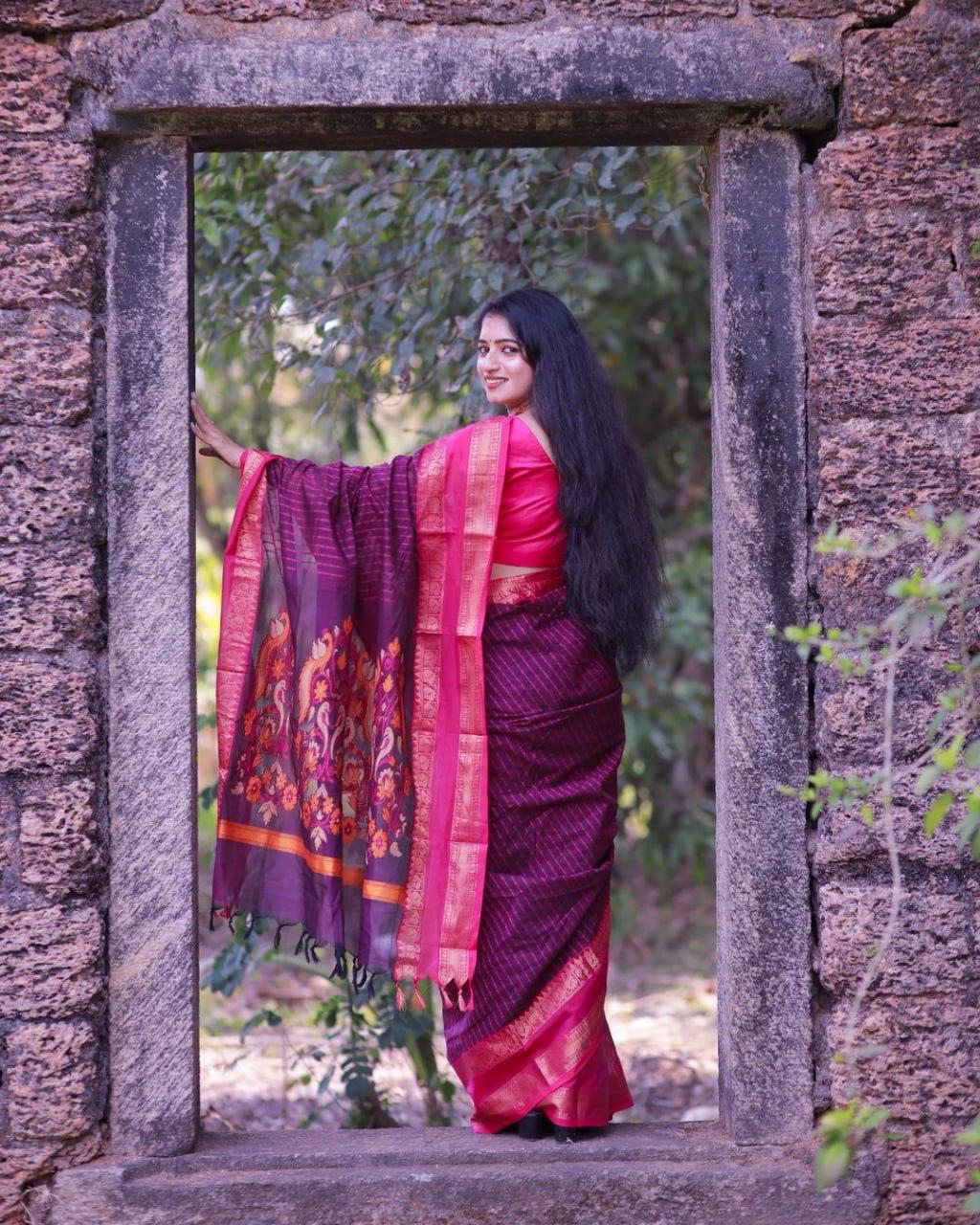 Resplendent Purple Soft Banarasi Silk Saree With Felicitous Blouse Piece