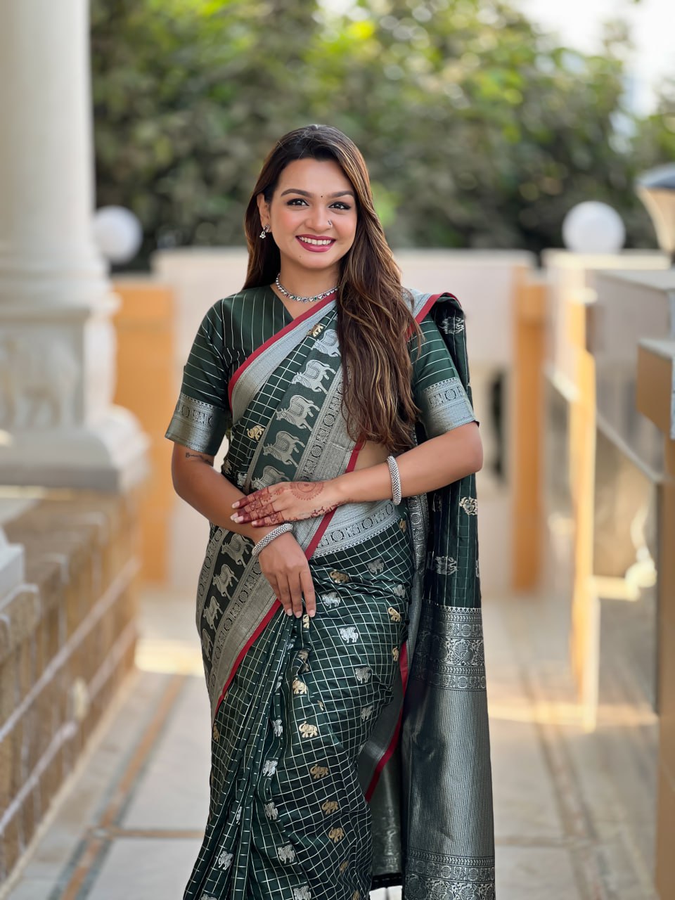 Beauteous Black Soft Silk Saree With Twirling Blouse Piece