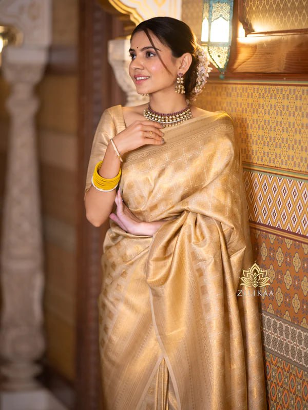 Lissome Cream Soft Silk Saree with Mellifluous Blouse Piece