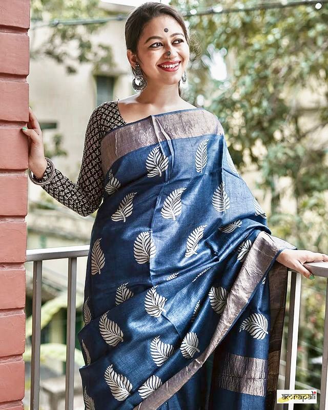 Beautiful Navy Blue Soft Silk Saree With Hypnotic Blouse Piece
