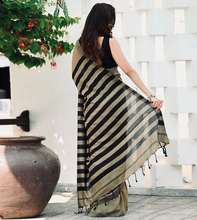 Beauteous Black Soft Silk Saree With Twirling Blouse Piece