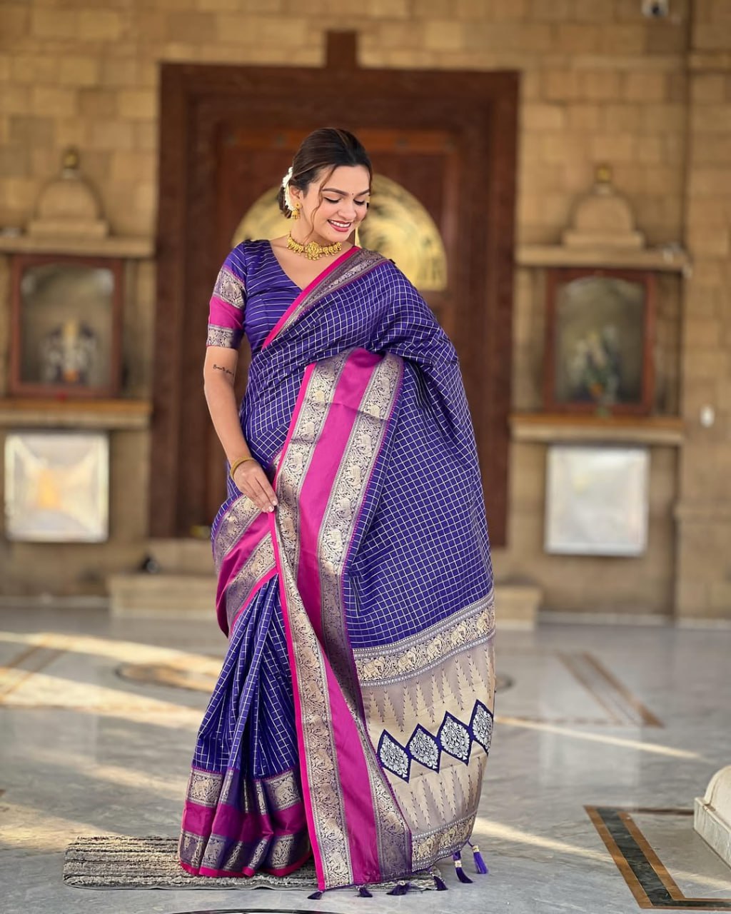 Tremendous Purple Banarasi Silk Saree With Redolent Blouse Piece