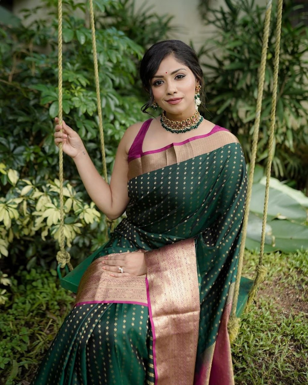 Imbrication Dark Green Soft Silk Saree With Desirable Blouse Piece