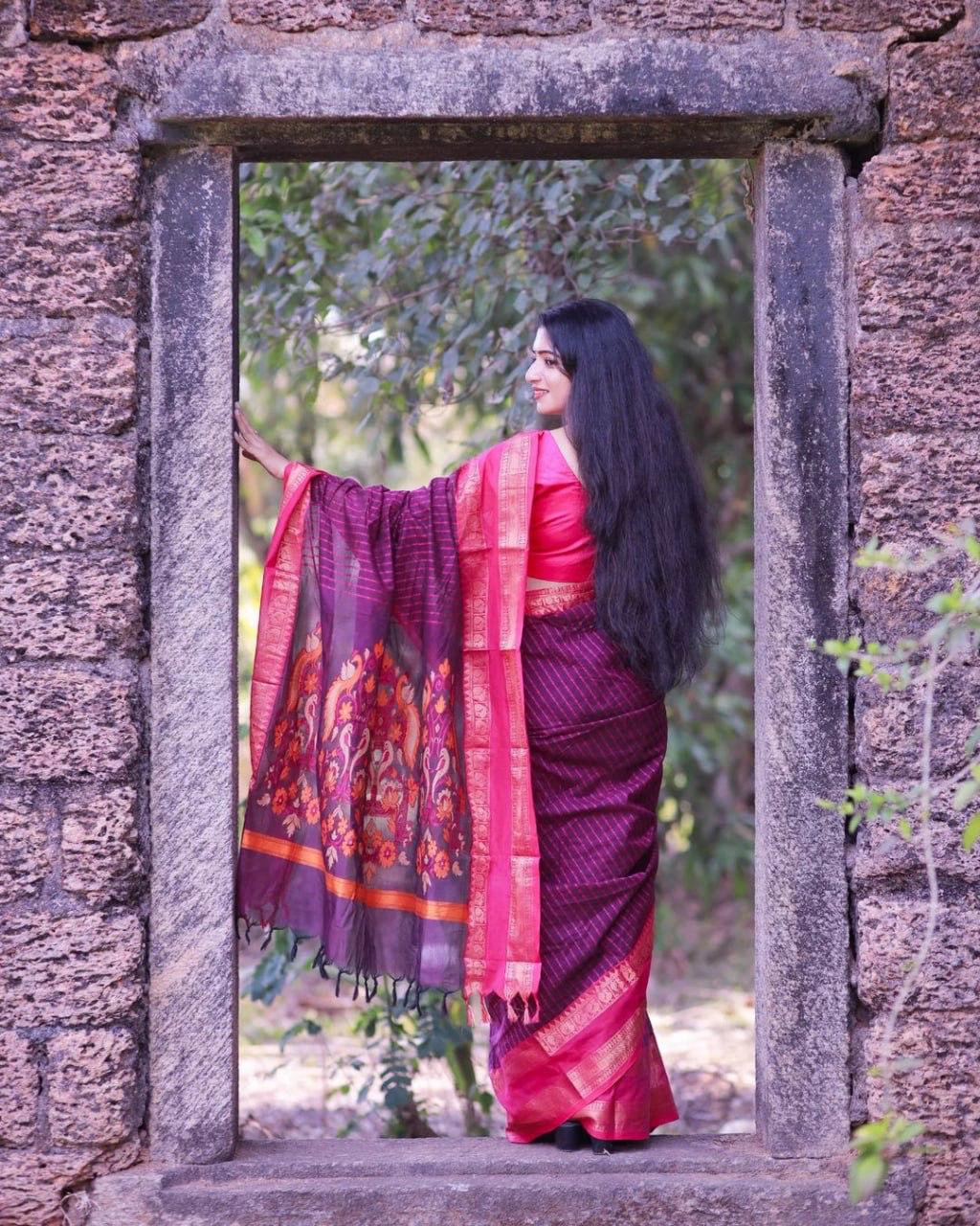 Resplendent Purple Soft Banarasi Silk Saree With Felicitous Blouse Piece
