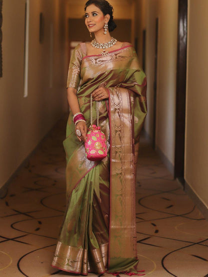 Phenomenal Green Kanjivaram Silk Saree With Outstanding Blouse Piece