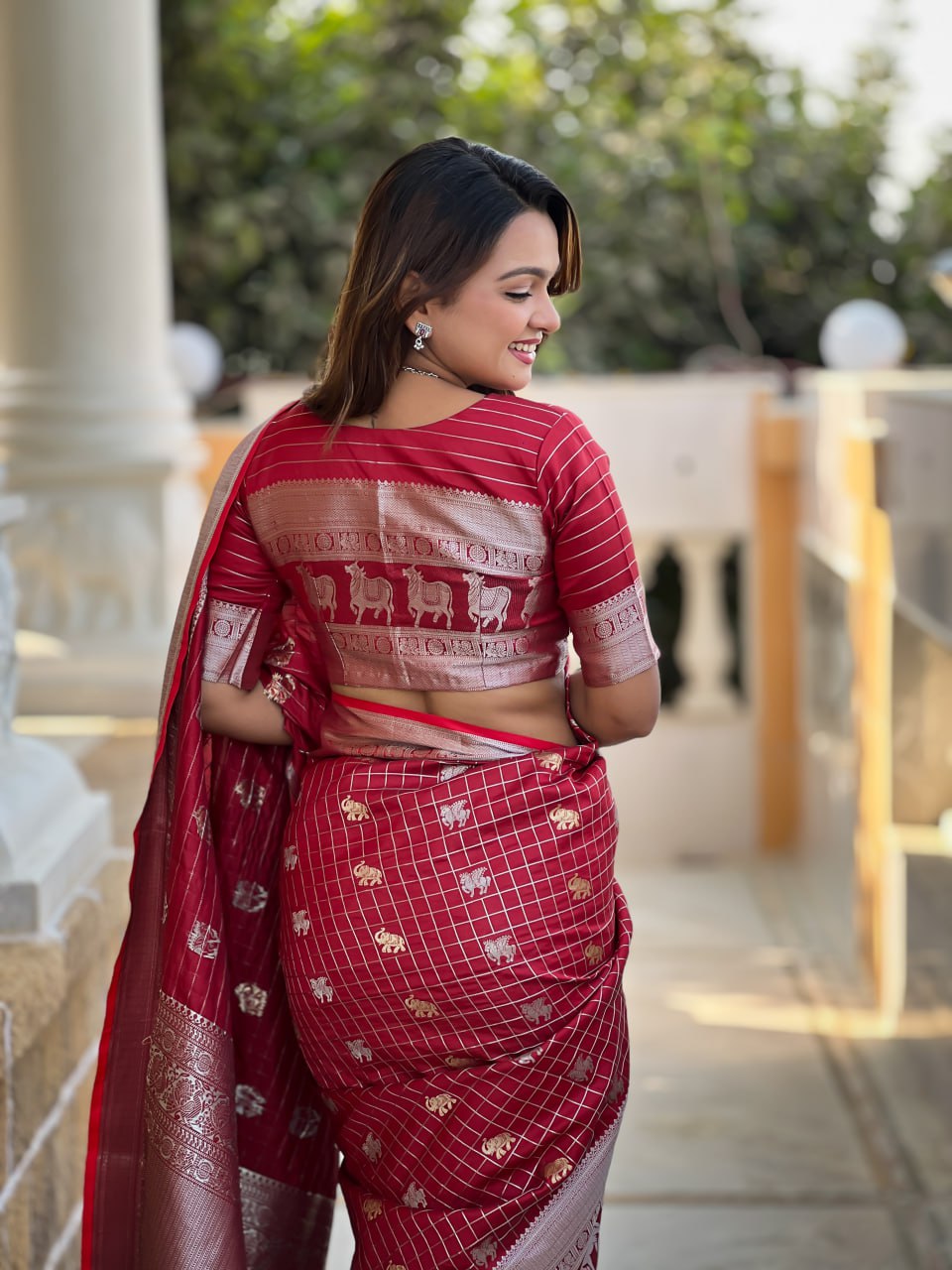 Bewitching Red Soft Silk Saree With Conflate Blouse Piece