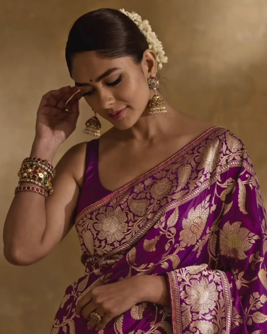 Desirable Purple Banarasi Silk Saree With Prettiest Blouse Piece
