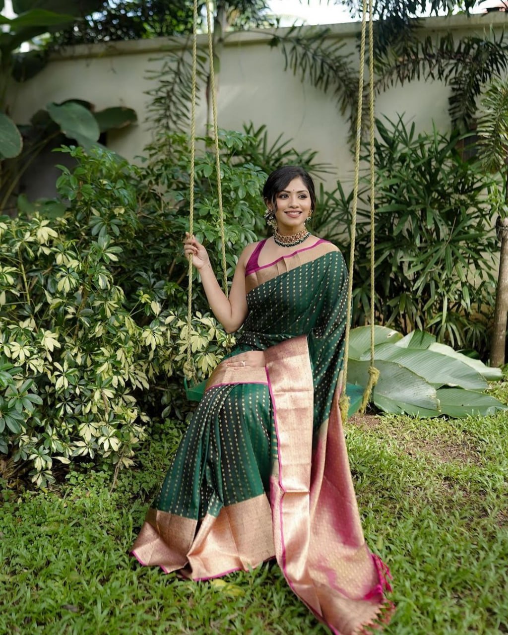 Imbrication Dark Green Soft Silk Saree With Desirable Blouse Piece