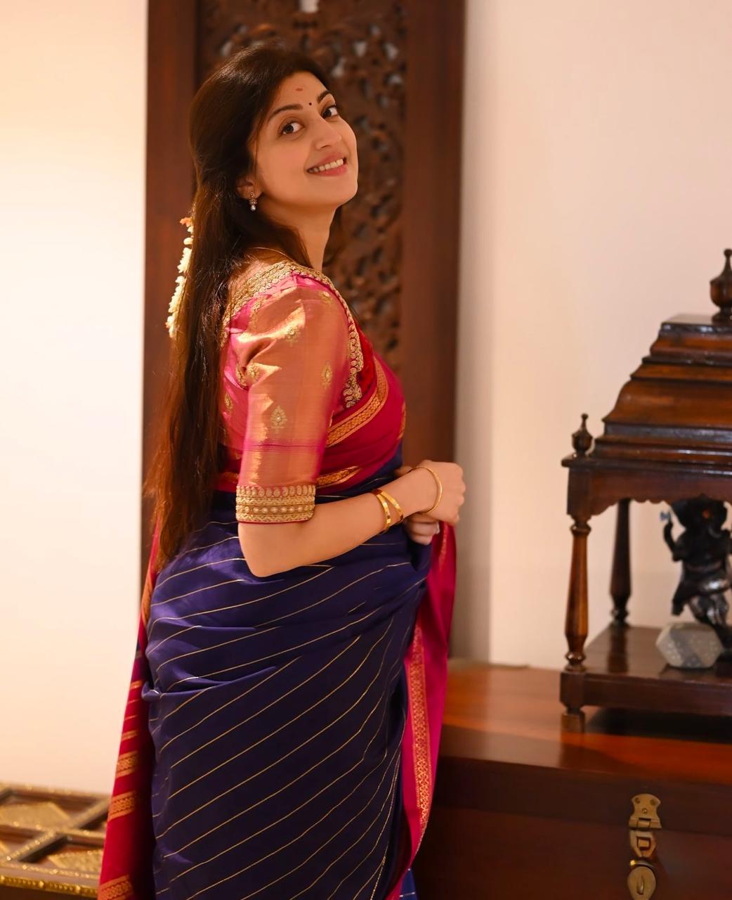 Blooming Red Cotton Silk Saree With Wonderful Blouse Piece