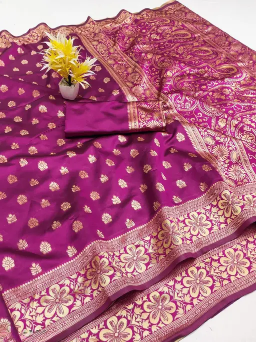 Desirable Pink Banarasi Silk Saree With Assemblage Blouse Piece